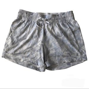 COPY - LULULEMON SPRING BREAK AWAY 3” short size 6